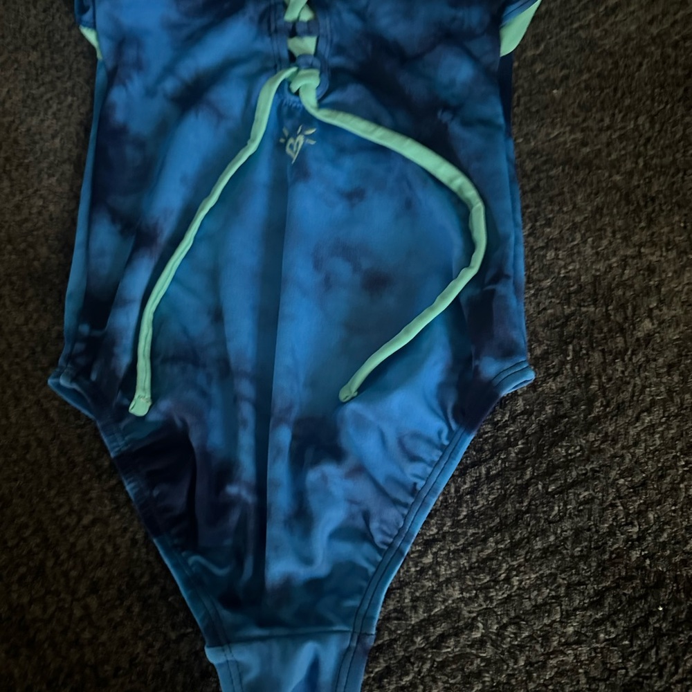Swimsuit - Picture 7 of 7